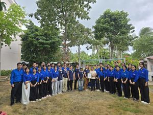 Trao tặng hệ thống trồng mướp bán thủy canh cho Trường THCS & THPT Lương Hòa A