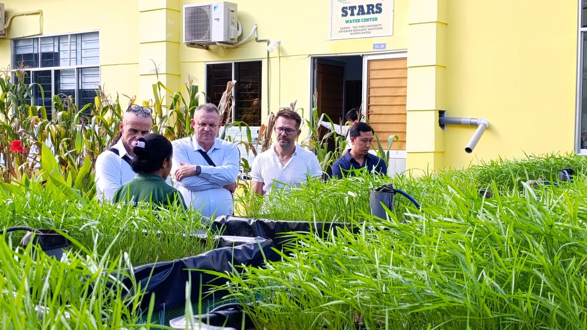 Đoàn Chuyên gia Đại học Công nghệ Kielce, Cộng hòa Ba Lan tham quan, tìm hiểu các mô hình công nghệ nước tại Trung tâm Nước STARS