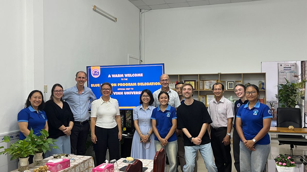 ĐOÀN CÁN BỘ CHƯƠNG TRÌNH BLUE DRAGON THĂM VÀ LÀM VIỆC TẠI TRUNG TÂM NƯỚC STARS, ĐẠI HỌC TRÀ VINH